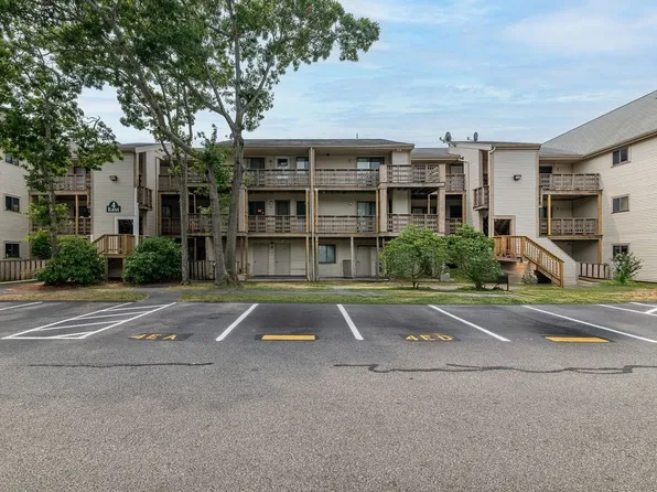 800 Bearses Way #4EE, Barnstable, MA 02630