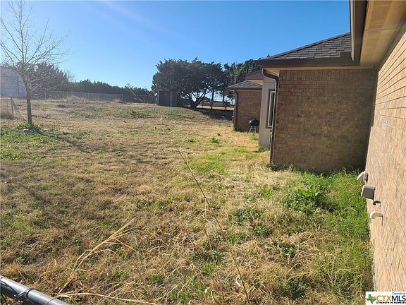 4th image of 634 Irish Ln