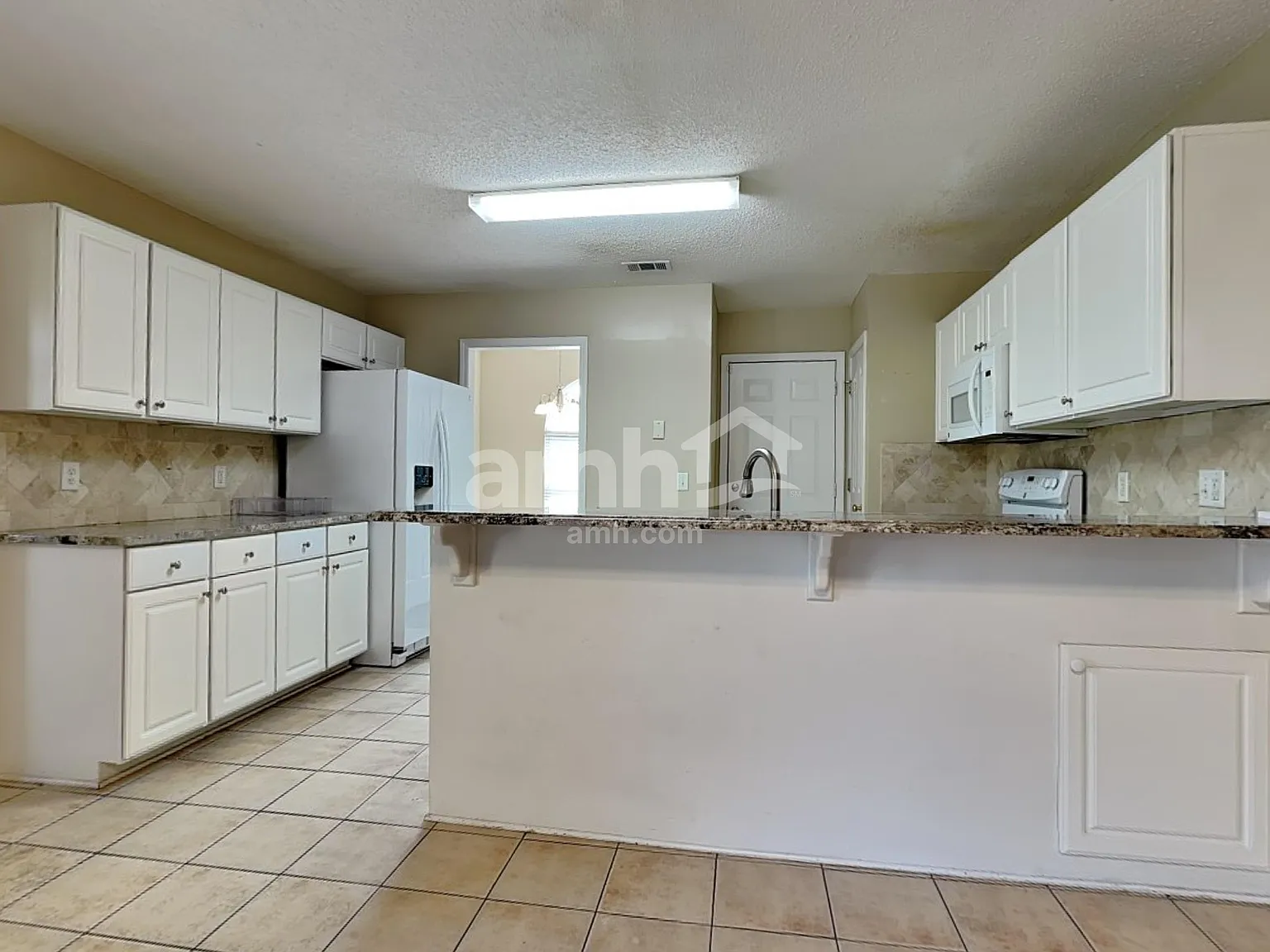 3 bed, 2.0 bath, 1891 sqft, $2,180 — Photo 3