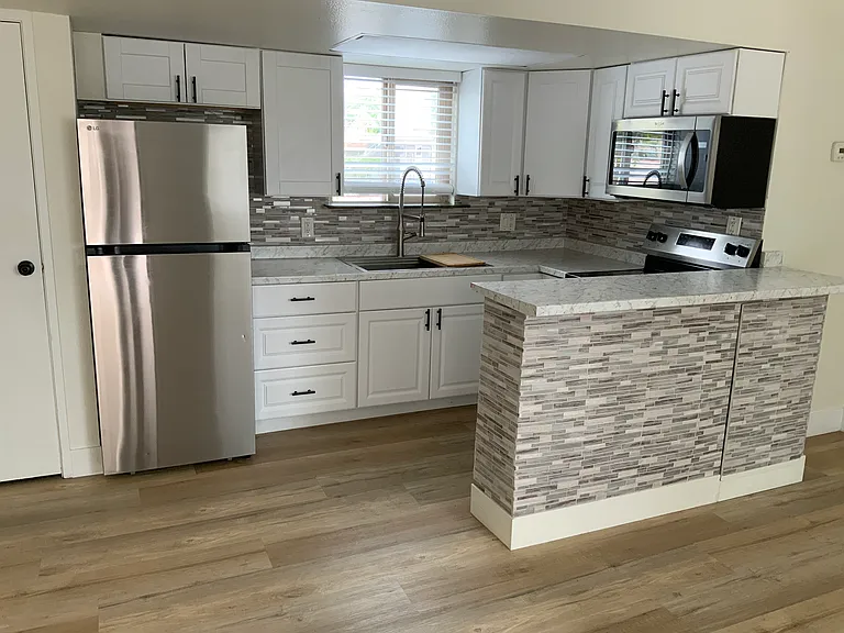 1300 Elizabeth Ave — Photo 5