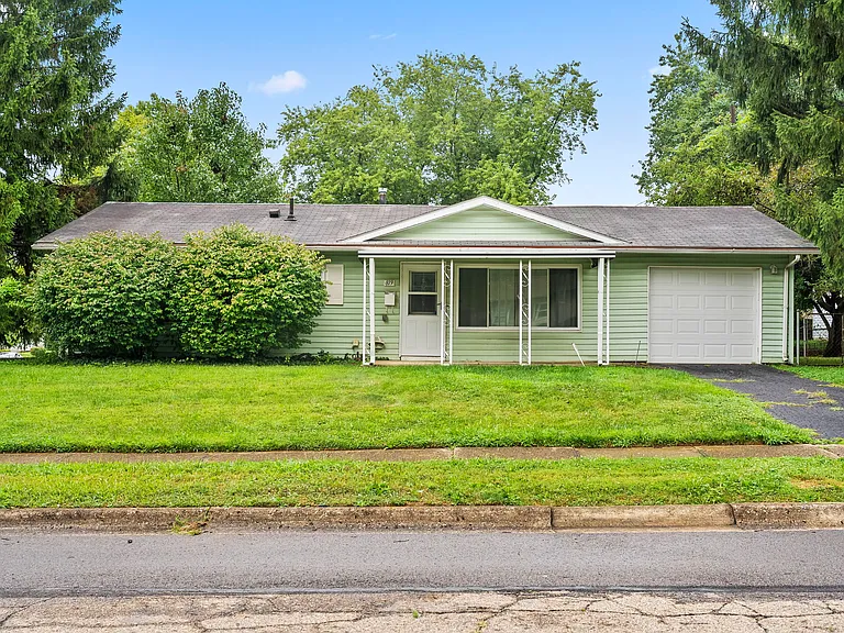 819 Pleasant Dr — Photo 1