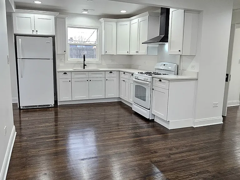 11712 S Harding Ave — Photo 19