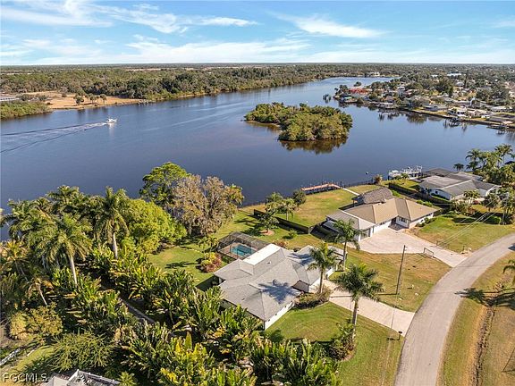 3rd image of 14526 Riverside Dr