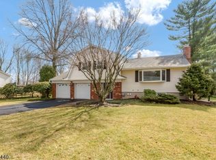 5 Rolling Ridge Dr, Long Valley, NJ 07853