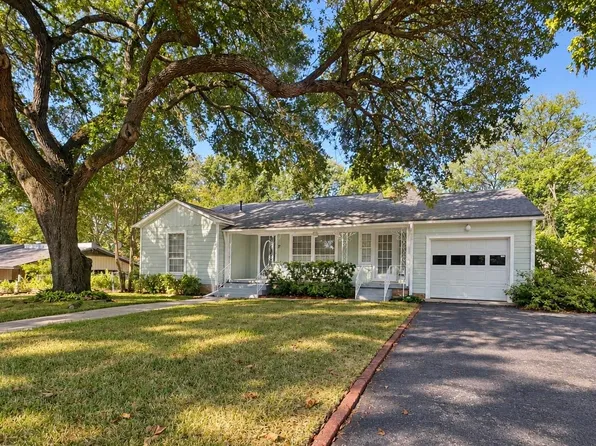 12 Rambling Rd, Longview, TX 75604