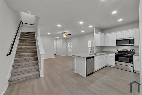 3 bed, 1250 sqft, $1,650 — Photo 2