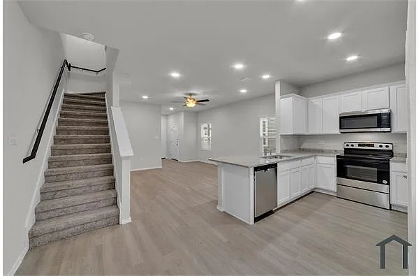 Building Photo - 6734 Summer Fest Dr #157