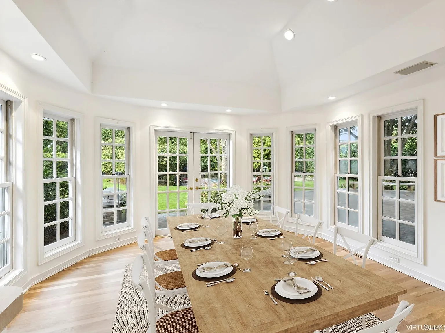4 bed, 4.5 bath, 4000 sqft, $55,000 — Photo 3