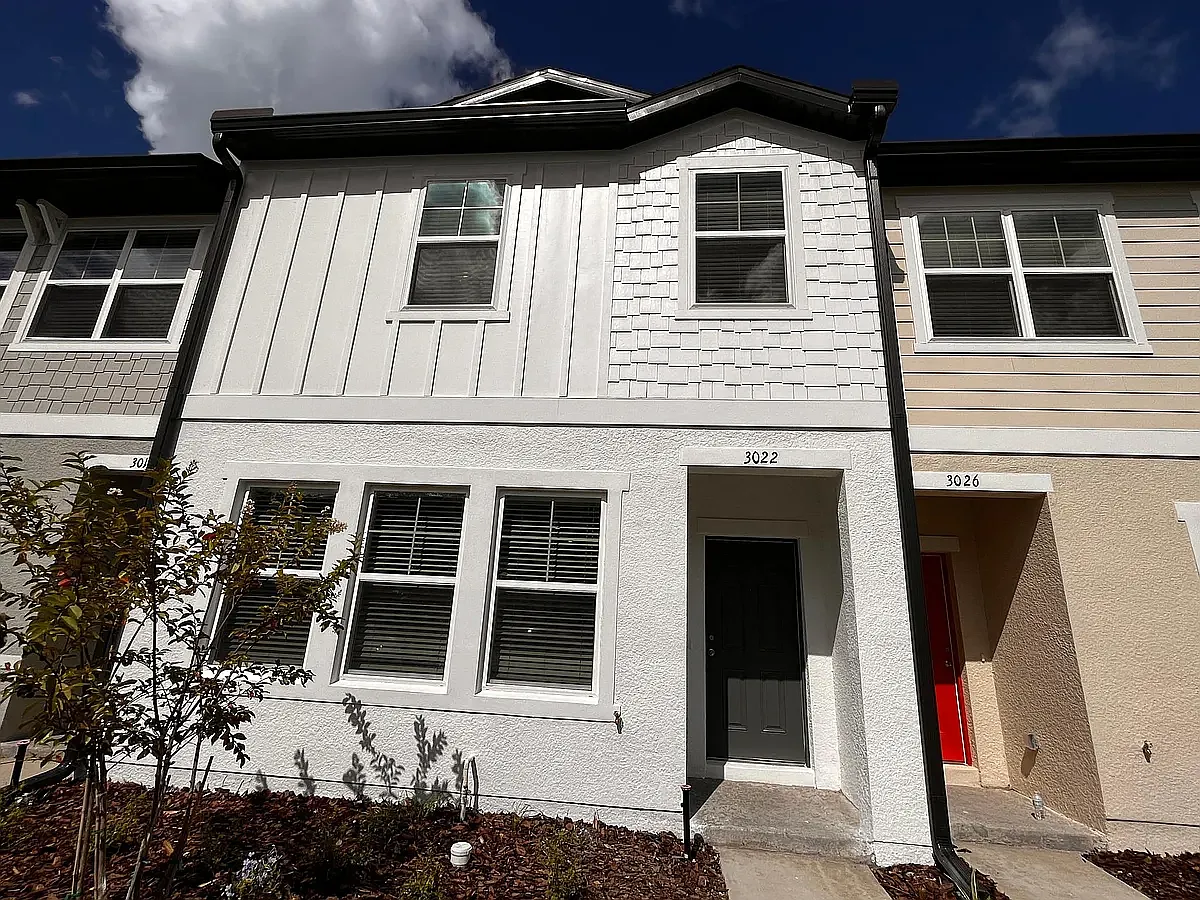 3 bed, 1594 sqft, $2,300 — Photo 1