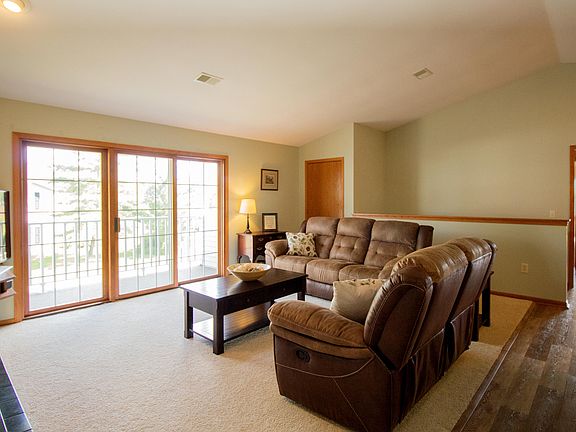 5th image of 191 Bur Oak Ln