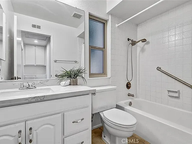 26571 Lucinda — Photo 13