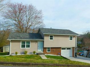 402 Chinkapin Ln, Oliver Springs, TN 37840