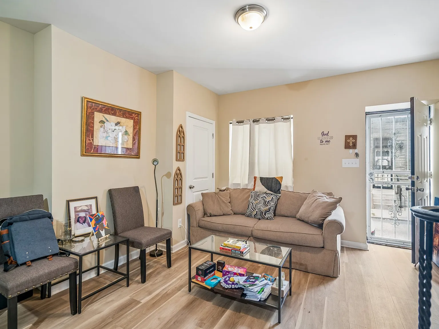3 bed, 896 sqft, $1,650 — Photo 3