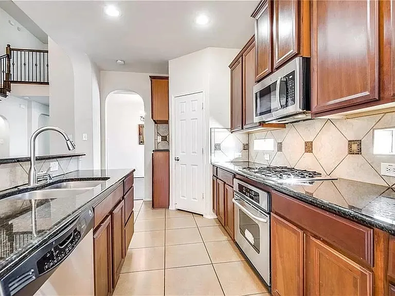 2485 Mackinac Dr — Photo 4