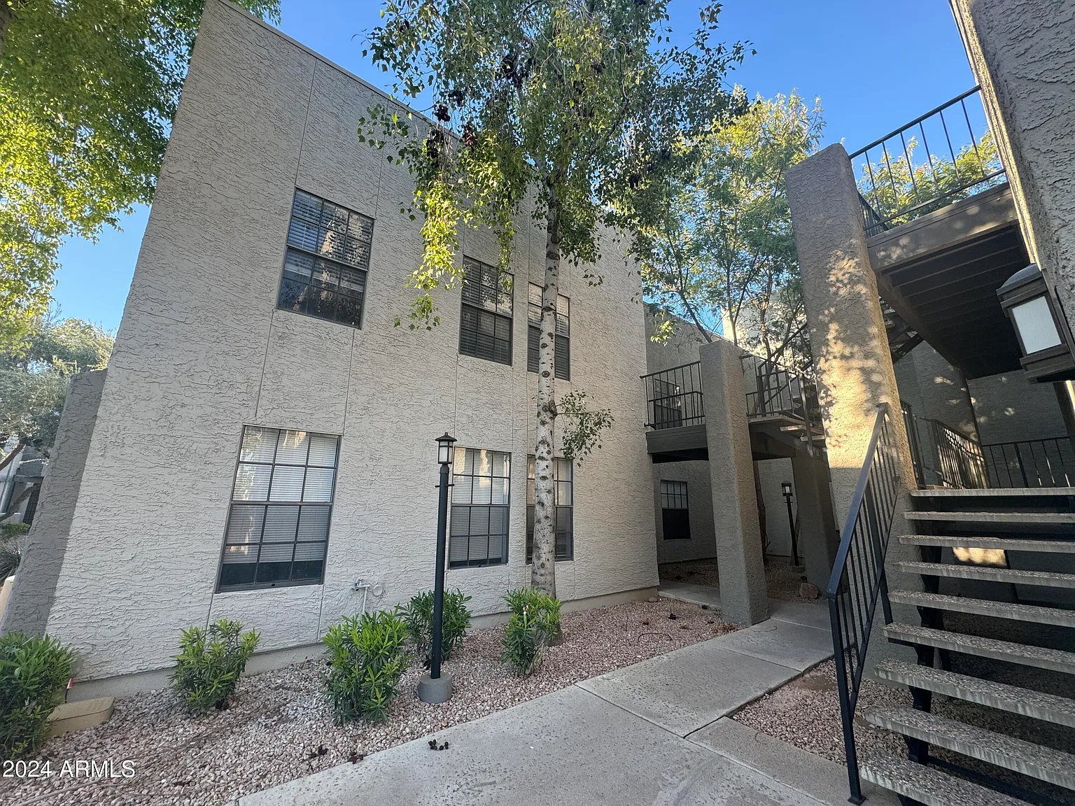 1 bed, 1.0 bath, 696 sqft, $1,250 — Photo 4