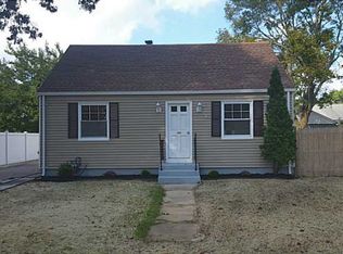 9 Hayes St, Warwick, RI 02886