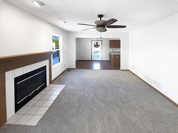 3rd image of 3376 Oak Bend Blvd