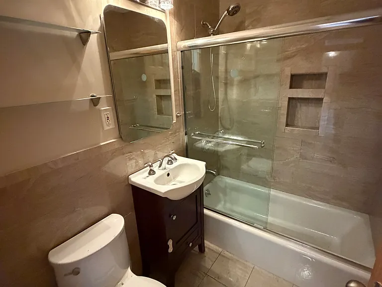 12 Tuttle St #2D — Photo 7