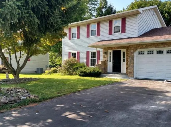 609 W Franklin St, Topton, PA 19562