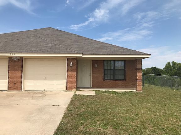 2nd image of 219 Janelle Dr APT B