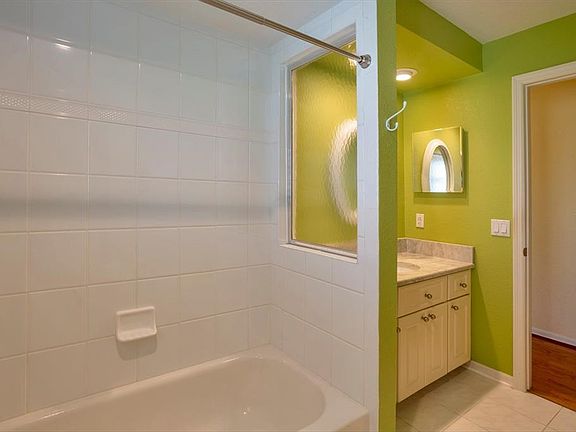 5th image of 13923 Tennyson Dr