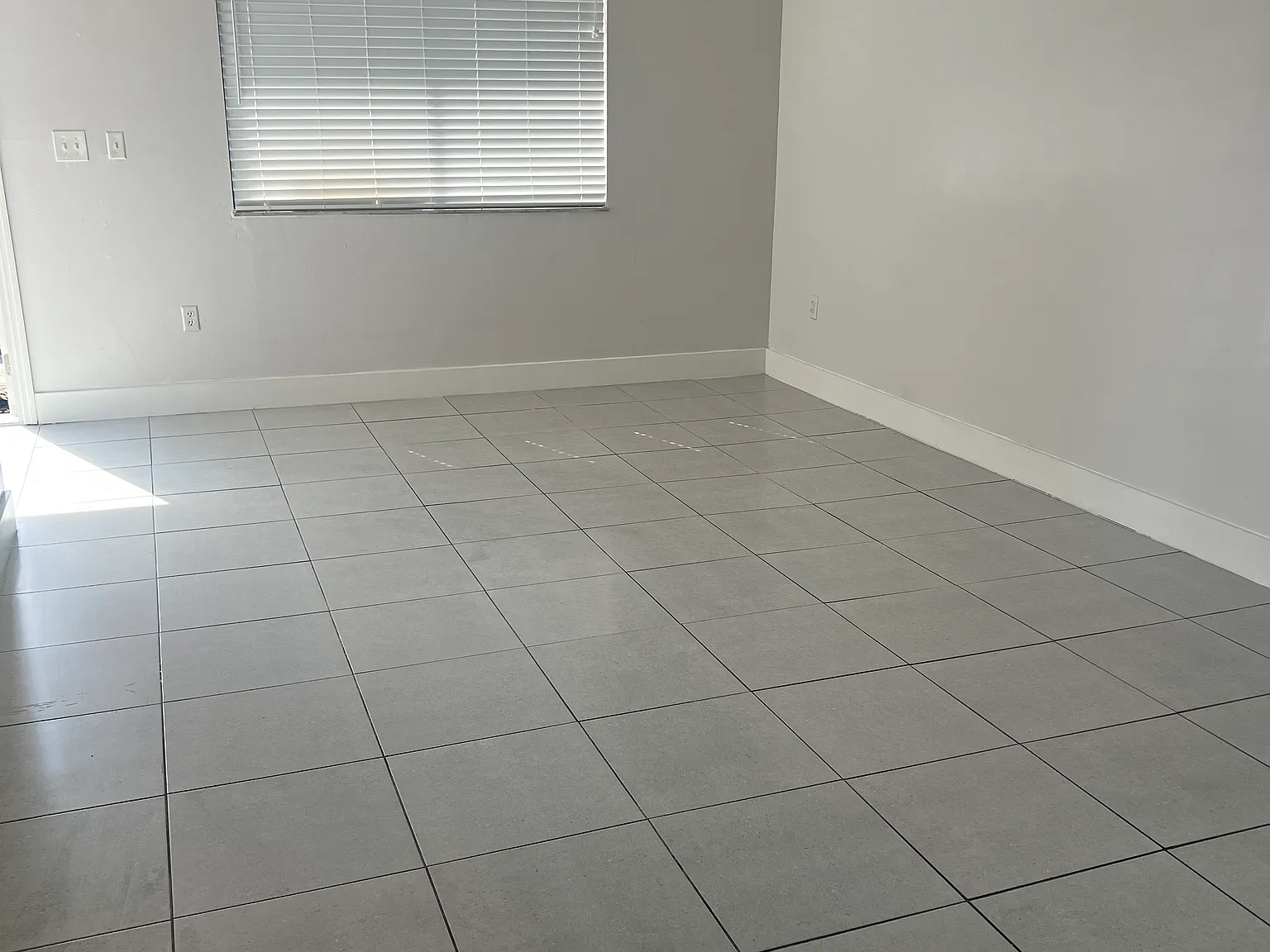2 bed, 975 sqft, $2,300 — Photo 4