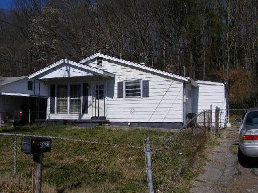 1st image of 2621 Truman Ave