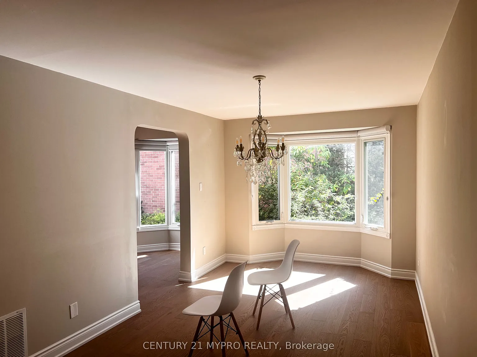 3 bed, $4,600 — Photo 2
