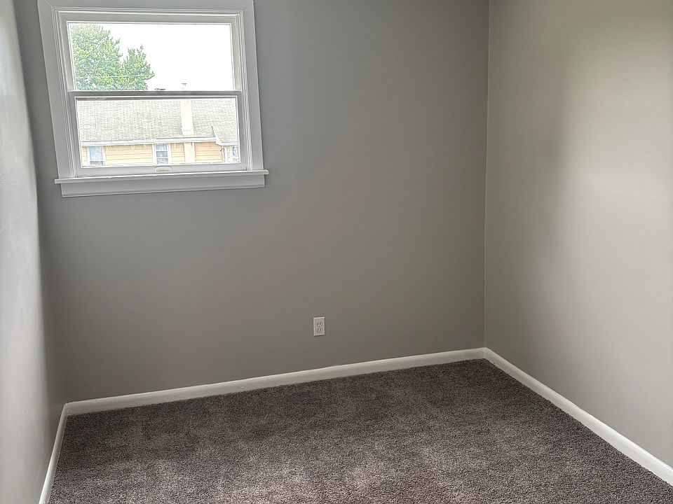 2nd image of 226 Green St Floor 1