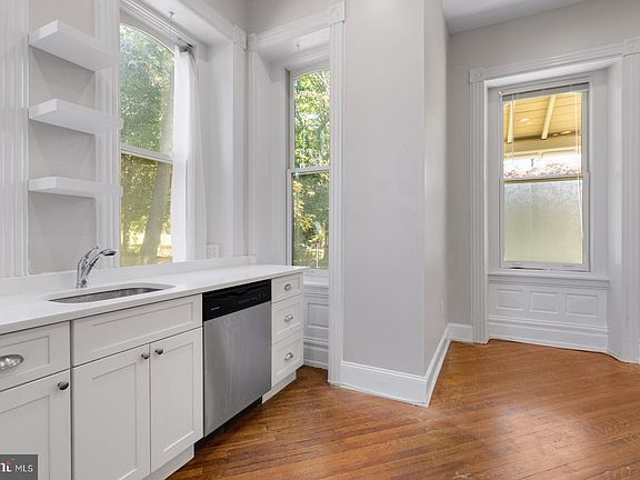 5th image of 109-15 Carpenter Ln #1