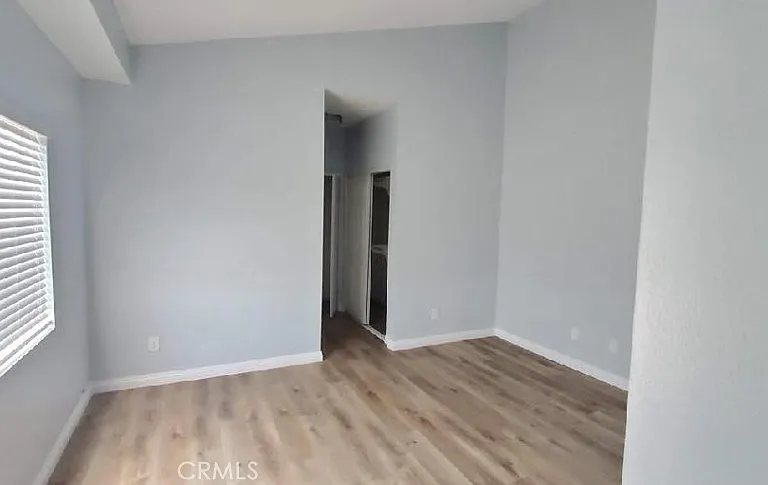 7900 Woodman Ave #105 — Photo 6