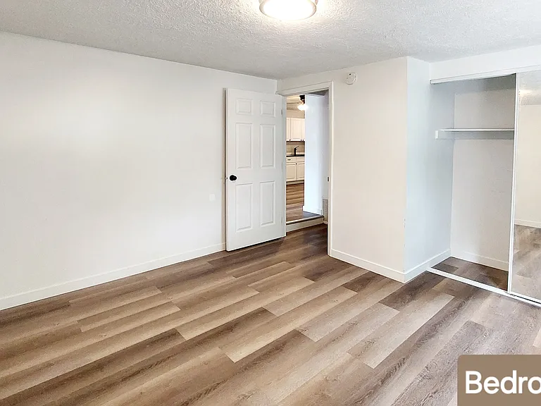 715 E Parker Ln #4 — Photo 5