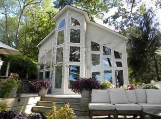 3414 Lexington Rd, Waterford, MI 48328