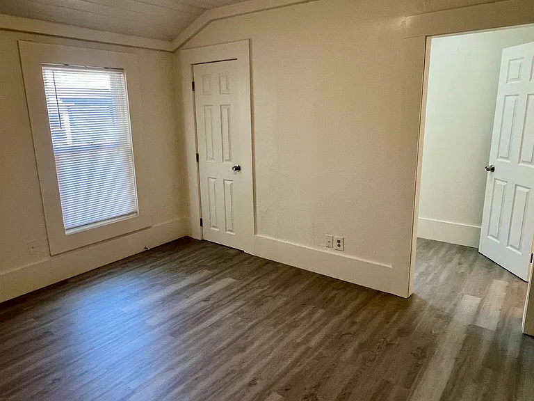 31 Russell St #3R — Photo 9