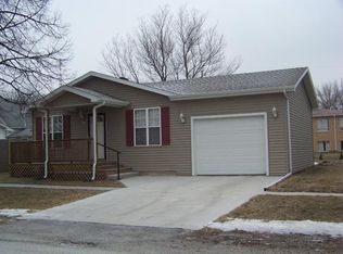 305 NE 2nd St, Atlanta, IL 61723