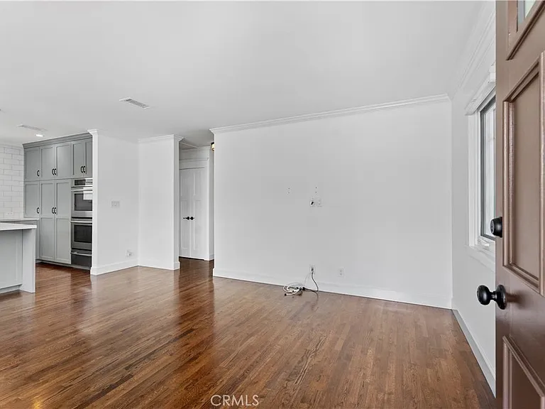 659 W Sycamore Ave — Photo 3