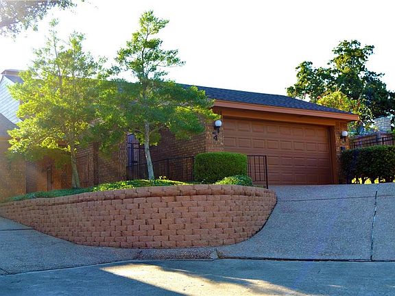 2nd image of 4 Village Green Ct