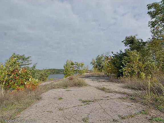 3rd image of 300 Bourne Ave