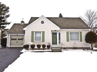 100 Dolshire Dr, North Syracuse, NY 13212