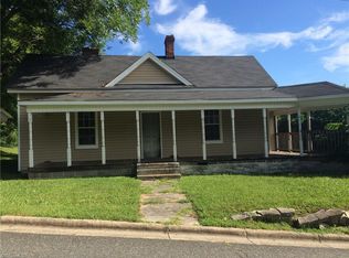 604 E Haymore St, Mount Airy, NC 27030