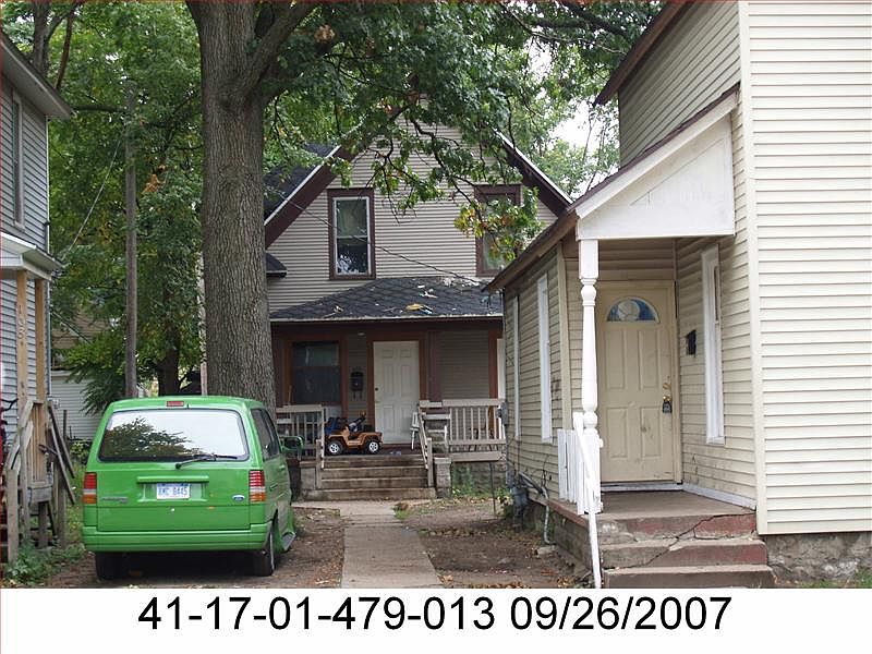 1st image of 110 Stewart St SE