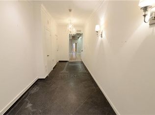 120 E 61st St #1, New York, NY 10065