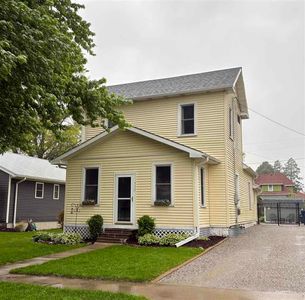 515 S Riggs St, Lone Tree, IA, 52755