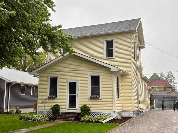 515 S Riggs St, Lone Tree, IA 52755