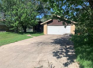 810 San Jacinto St, Lockhart, TX 78644