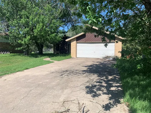 810 San Jacinto St, Lockhart, TX 78644