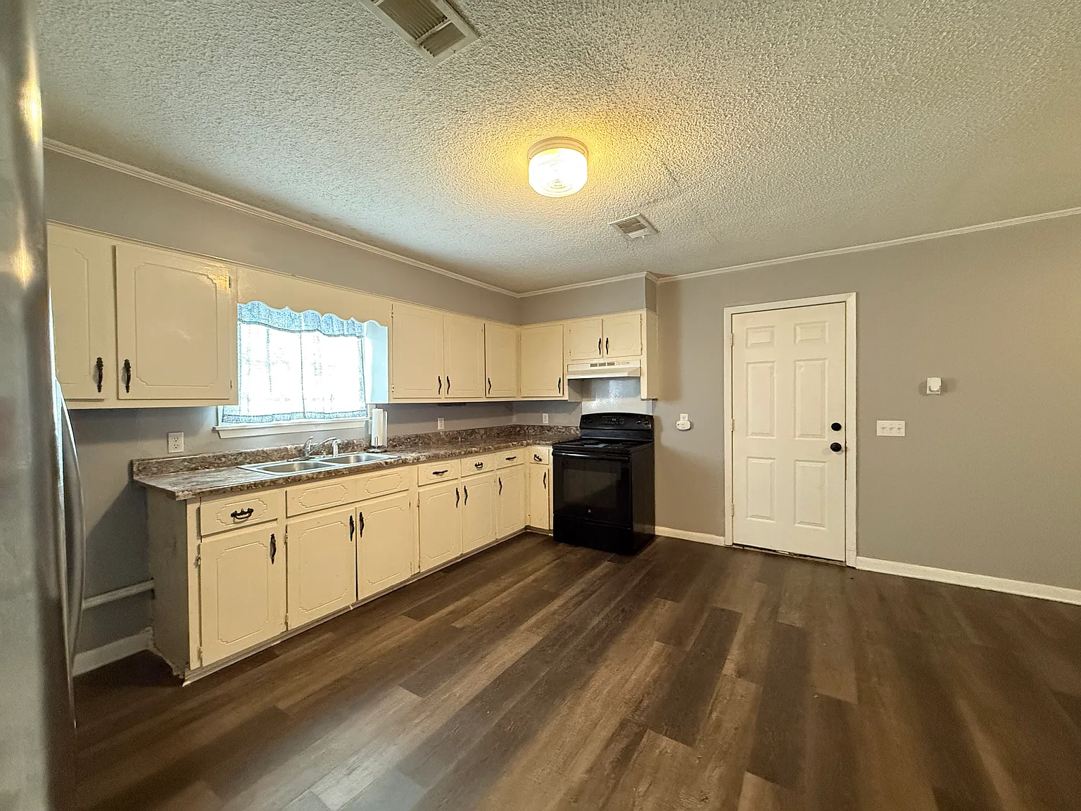 3 bed, 1063 sqft, $1,250 — Photo 4