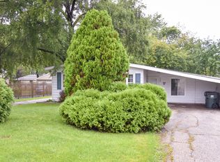 208 Valley Dr, Lindenhurst, IL 60046