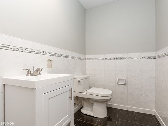 3rd image of 4922 S Cornell Ave #A