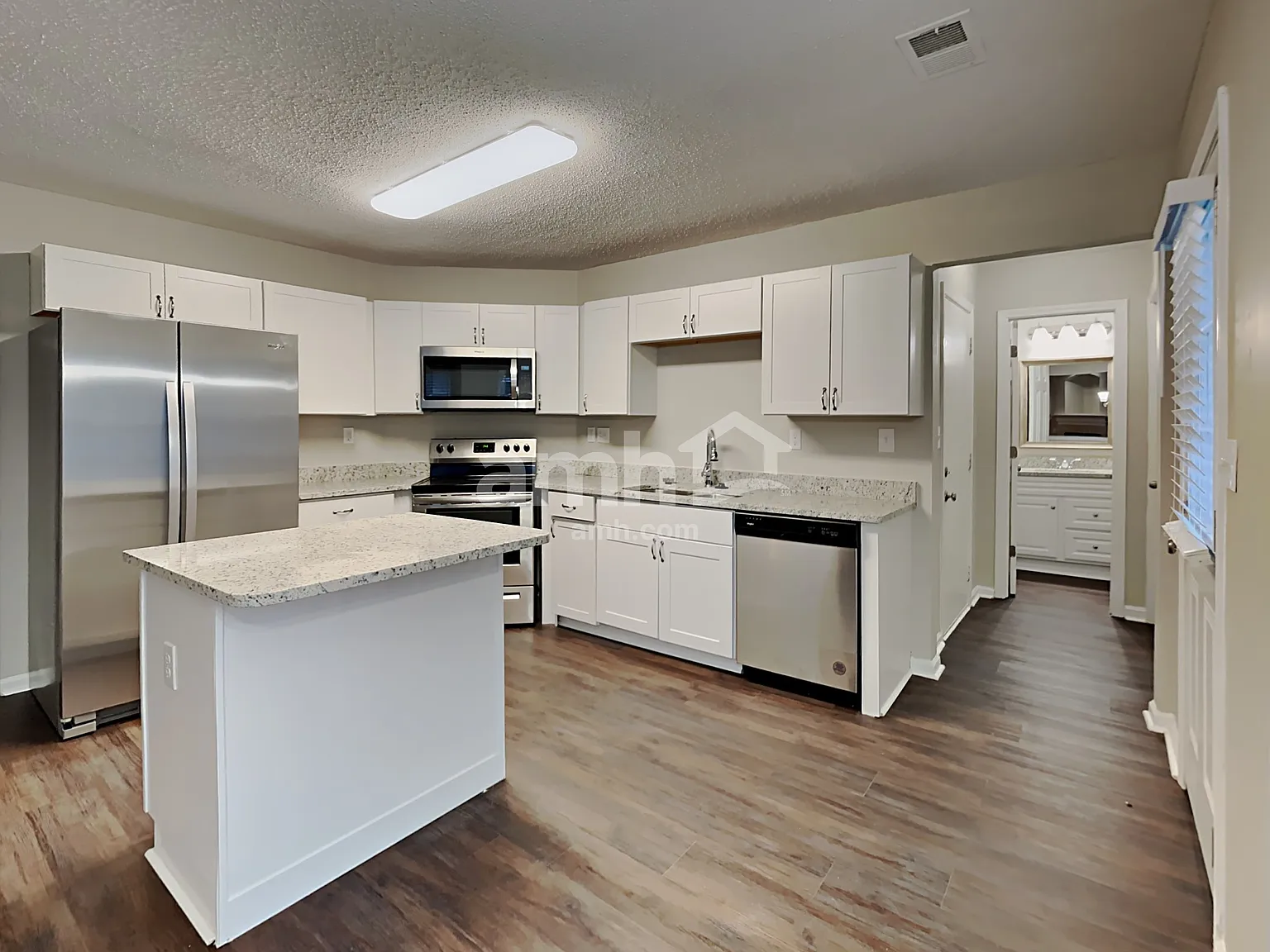 3 bed, 2.5 bath, 1905 sqft, $2,100 — Photo 3